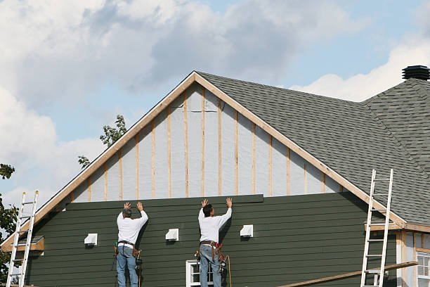 Professional Siding Installation technician working in Stratford, TX
